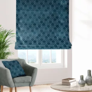 Roleta rzymska ISMENA ciemnoturkusowa z tkaniny welwetowej z geometrycznym błyszczącym nadrukiem