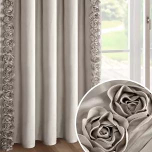 Zasłona beżowa z welwetu zdobiona aplikacją 3D róż 140x270 cm taśma - ROSES Eva Minge