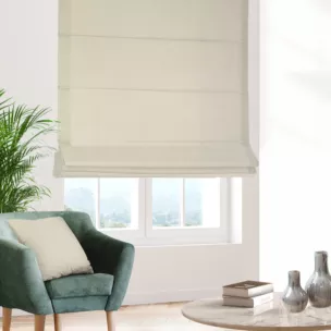 Roleta rzymska beżowa z gładkiej tkaniny typu Blackout zaciemniającej 100%