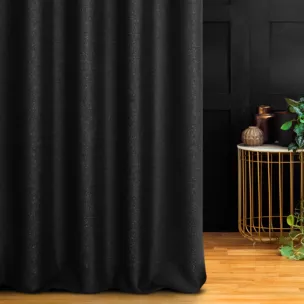 Zasłona szyta na taśmie 5 cm czarna z tkaniny z dodatkiem połyskującej nici, z widocznym ozdobnym splotem