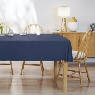 Obrus szyty STYLE granatowy o naturalnym charakterze, z widocznym, ozdobnym splotem