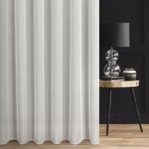 Tkanina firanowa gładka, matowa baza, wykończona obciążnikiem