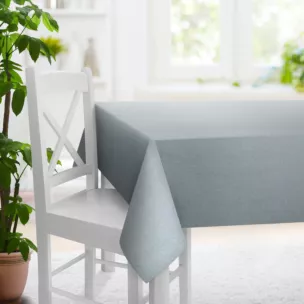 Obrus szyty niebieski z tkaniny z dodatkiem połyskującej nici, z widocznym ozdobnym splotem Italissima Eva Minge