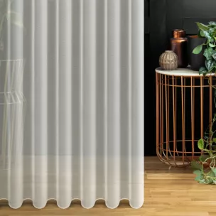 Firana szyta na taśmie 5 cm kremowa z gładkiej matowej markizety o gęstym splocie, wykończona obciążnikiem