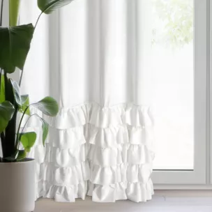 Zasłona welwetowa biała zdobiona falbanami i lśniącymi akcentami 140x250 cm przelotka - CARLI