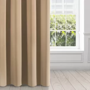Zasłona beżowa z gładkiej matowej tkaniny zaciemniającej 135x250 cm przelotka BLACKOUT