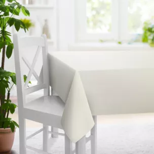 Obrus szyty kremowy z miękkiej tkaniny w drobny wzór jodełkowy