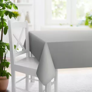 Obrus szyty srebrny z gładkiej tkaniny zaciemniającej typu dimout