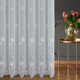 Firana szyta na taśmie 5 cm biała z matowej tkaniny haftowanej w roślinny wzór