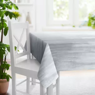 Obrus szyty SAFARI jasnosrebrny z miękkiej welwetowej tkaniny z połyskiem