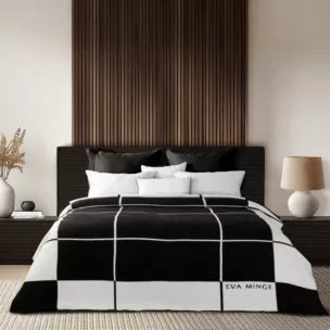 Koc bawełniano-akrylowy 220x240 cm biało, czarny z geometrycznym nadrukiem ELEGANTE Eva Minge