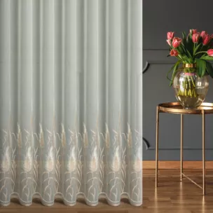 Firana szyta na taśmie 5 cm naturalno beżowa z delikatnej tkaniny typu aden, wykończonej roślinnym haftem