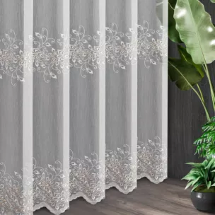 Tkanina firanowa aden z trzema pasami roślinnego haftu