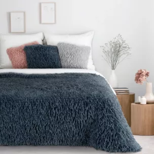 Koc z przyjemnego futerka 130x170 cm granatowy ADORE
