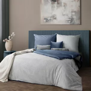 Pościel 140x200 cm komplet 2 częściowy z satyny bawełnianej kolor biało, granatowy w paseczki RAYA