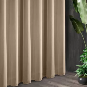 Firana szyta na taśmie 5 cm ciemnobeżowa z miękkiej tkaniny o lekkim splocie i delikatnym połysku, wykończona obciążnikiem