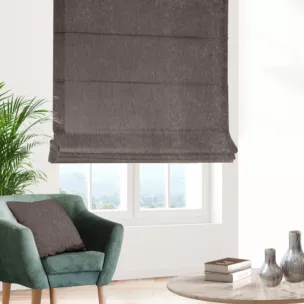 Roleta rzymska ciemnobrązowa z miękkiej tkaniny szenilowej typu dimout o naturalnym splocie