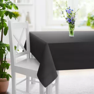 Obrus szyty czarny z miękkiej tkaniny o naturalnym splocie w stylu ekologicznym