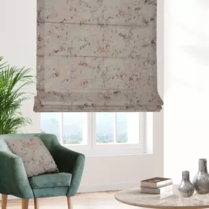 Roleta rzymska kremowo złota z grubej, matowej tkaniny welwetowej z połyskliwym nadrukiem Italissima Eva Minge