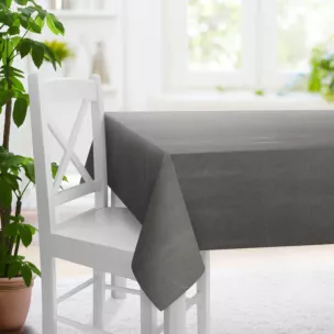 Obrus szyty grafitowy z gładkiej, zaciemniającej tkaniny z wyraźnym splotem