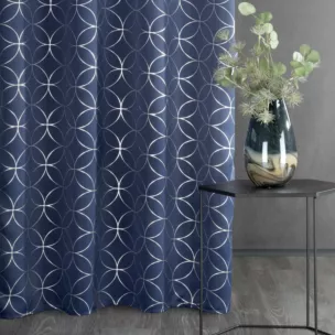 Zasłona ABELLA zaciemniająca  z geometrycznym srebrnym nadrukiem