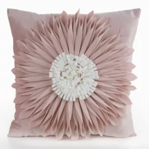 Poszewka na poduszkę 45 x 45 cm z welwetu kolor pudrowo, kremowy zdobiona dużym kwiatem 3D FLORES 3