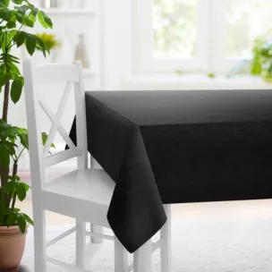 Obrus szyty czarny z miękkiej, matowej tkaniny w stylu eko o naturalnym splocie