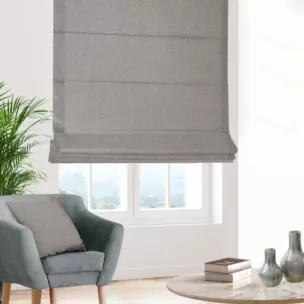 Roleta rzymska srebrna z tkaniny z dodatkiem połyskującej nici, z widocznym ozdobnym splotem