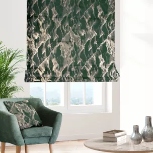 Roleta rzymska ciemnozielono złocista z tkaniny welwetowej ze złotym marmurkowym nadrukiem
