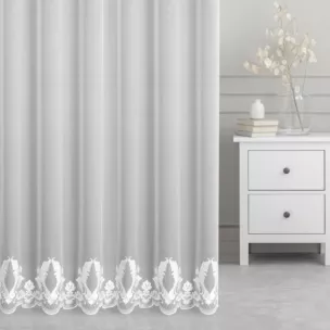 Firana szyta na przelotkach biała z tkaniny typu ADEN z delikatnym deszczykiem, zdobiona fantazyjnym haftem z dodatkiem welwetu Italissima Eva Minge