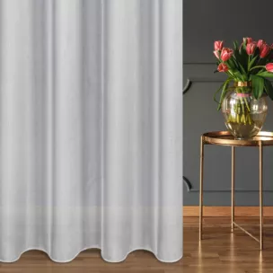 Firana szyta na taśmie 5 cm srebrna z miękkiej tkaniny o delikatnym połysku, wykończona obciążnikiem