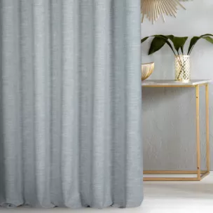 Zasłona szyta na taśmie 5 cm srebrna ze strukturalnej tkaniny typu blackout, zaciemniająca w 100%