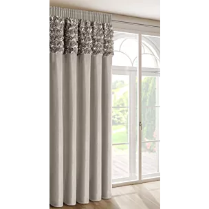 Zasłona beżowa z welwetu zdobiona aplikacją 3D róż 140x270 cm taśma - ROSES Eva Minge