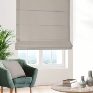 Roleta rzymska ciemnobeżowa z miękkiej tkaniny w drobny wzór jodełkowy