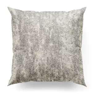 Poszewka szyta popielato srebrzysta z tkaninay o grubym, naturalnym splocie z delikatnym połyskiem