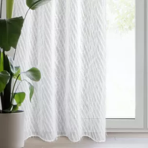 Zasłona biała zdobiona puszystą moherową nicią 140x250 cm przelotka - LAUREL