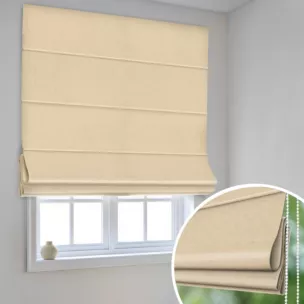 Roleta rzymska jasnobeżowa z gładkiej tkaniny wodoodpornej