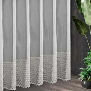 Tkanina firanowa zwiewana i delikatna matowa mikrosiateczka zdobiona beżowym haftem ze srebrną nicią