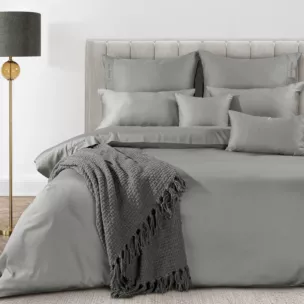 Pościel 160x200 cm z bawełny, makosatyny kolor stalowy z ozdobną kantą i haftem kolekcja MINGE ELEGANTE