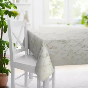 Obrus szyty biało złocisty z tkaniny welwetowej ze złotym marmurkowym nadrukiem