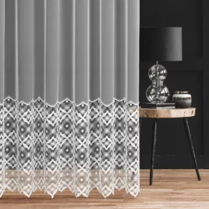 Firana szyta na taśmie 5 cm biała z tkaniny typu peru, zdobion szeroka aplikacją z wzorem geometrycznym Italissima Eva Minge