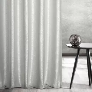 Zasłona szyta na taśmie 5 cm jasnokremowa z tkaniny, z geometrycznym wzorem, z dodatkiem połyskującej nici