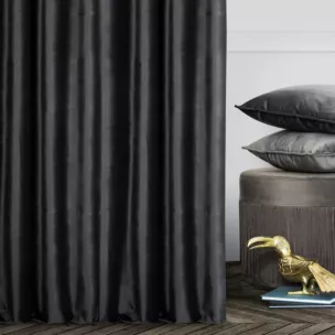 Zasłona szyta na taśmie 5 cm czarna z tkaniny welwetowej zaciemniającej w 100%
