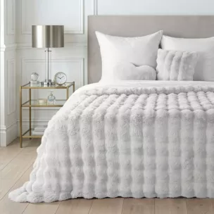Koc 220x200 cm biały z miękkiej tkaniny futerkowej z efektem 3D LILY