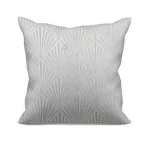 Poszewka szyta jasnokremowa z tkaniny, z geometrycznym wzorem, z dodatkiem połyskującej nici