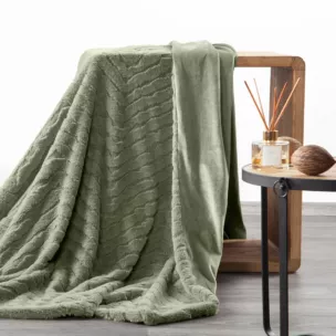 Koc 150x200 cm oliwkowy, z miękkiej tkaniny futerkowej z efektem 3D KATE