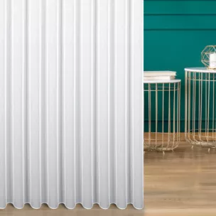 Firana szyta na taśmie 5 cm biała z miękkiej półprzezroczystej tkaniny z efektem deszczyku, wykończona obciążnikiem