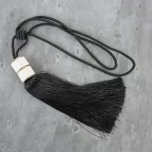 Dekoracyjny sznur do zasłon NATI upinacz z chwostem i metalowymi brokatowymi obrączkami