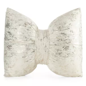 Poduszka 45x55 cm welwetowa kolor kremowy w kształcie kokardy z przecieranym lśniącym wzorem KODARDA 1