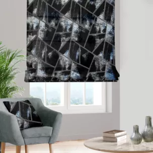 Roleta rzymska grafitowo szara z tkaniny welwetowej w geometryczny wzór